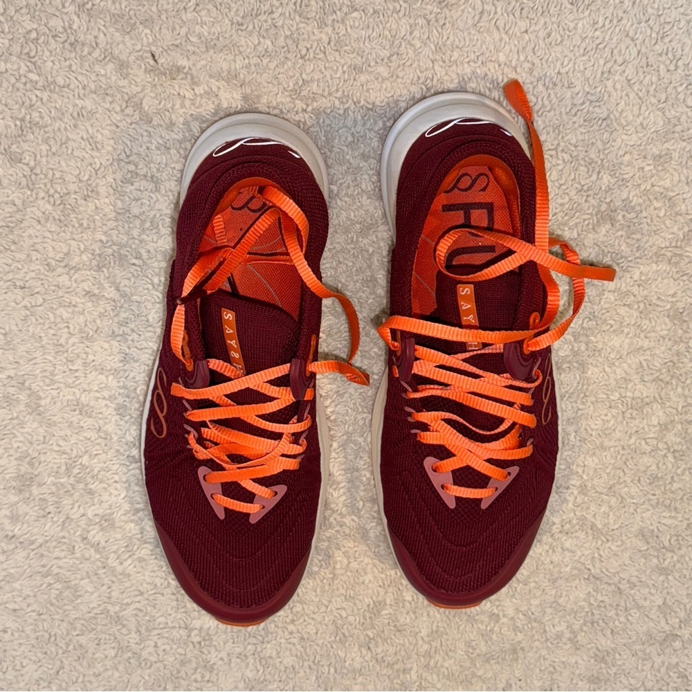 Saysh Felix Runner Size 7 Like New